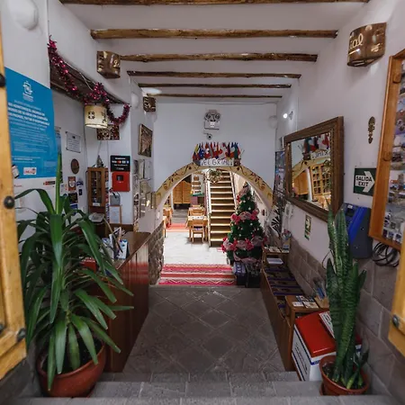 Hostal El Grial-3